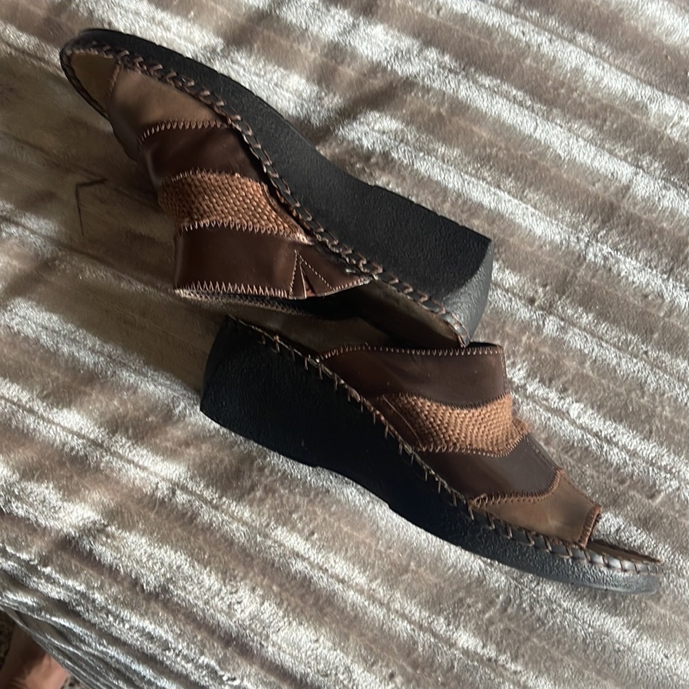 Slides Size 8 - Picture 6 of 6
